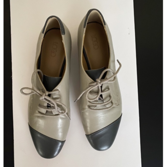 Logo Shoes - "LOGO" NEW, LEATHER, FLAT GREY SHOES SIZE 7.5